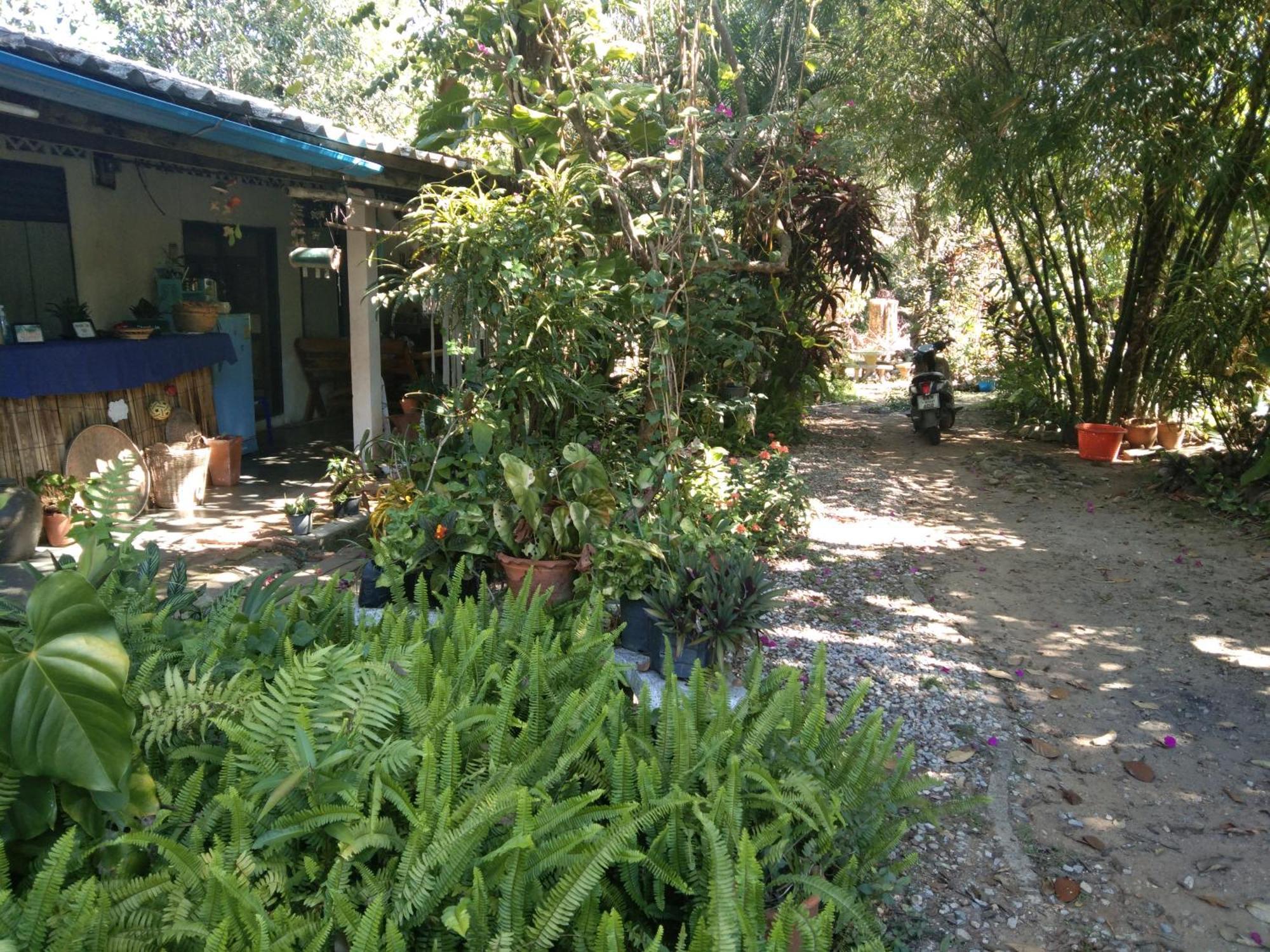 Grandma's Home Sangkhlaburi Exterior foto