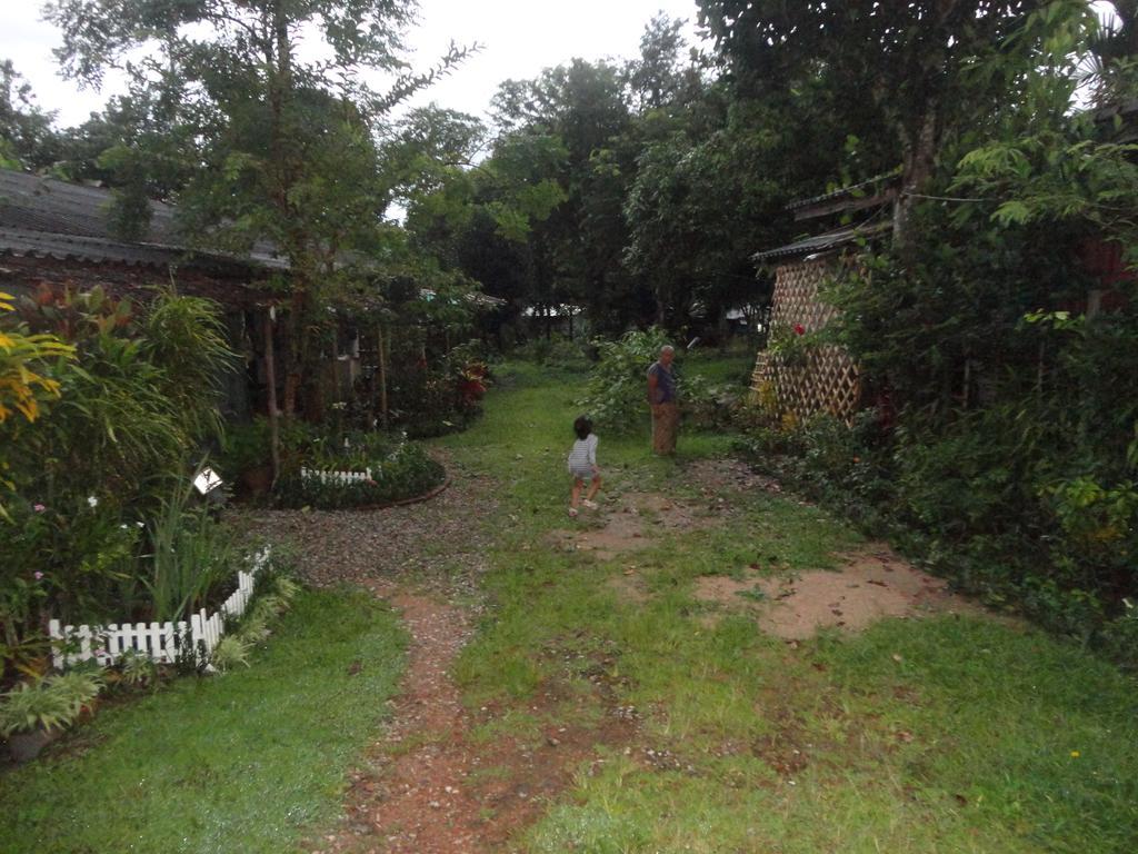 Grandma's Home Sangkhlaburi Exterior foto